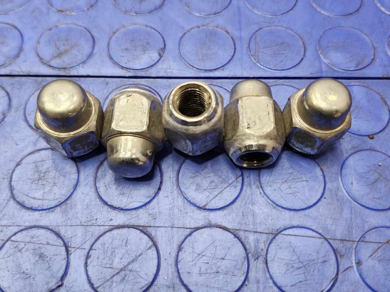 2015 Hyundai Santa Fe Lug Nuts