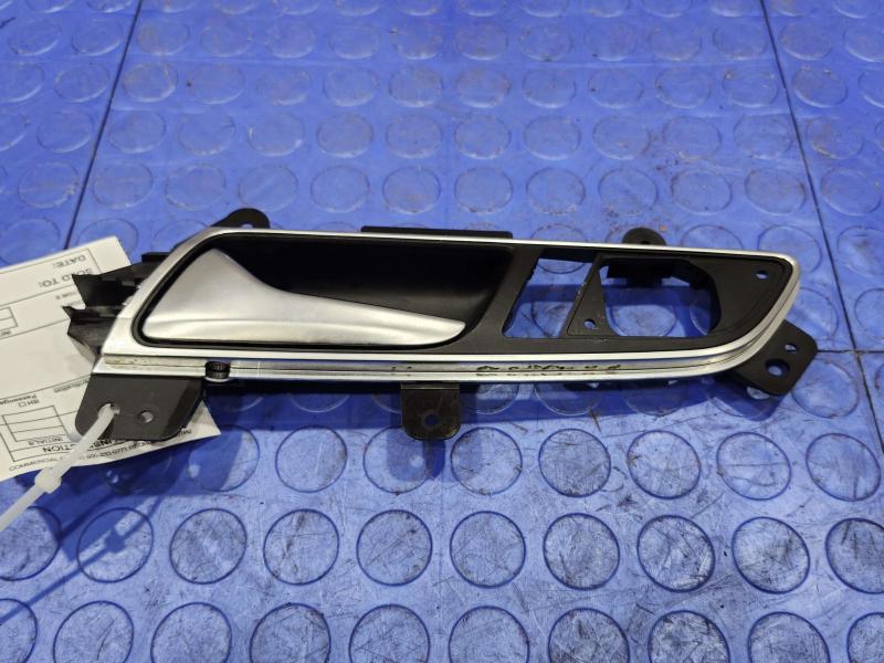 2018 Volkswagen Passat Inside Door Handle