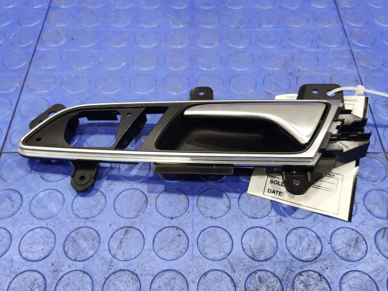 2018 Volkswagen Passat Inside Door Handle