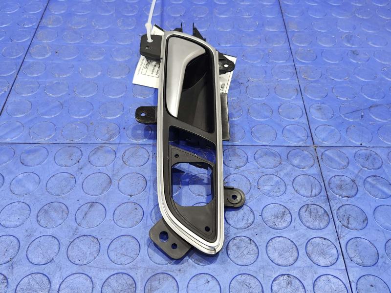 2018 Volkswagen Passat Inside Door Handle