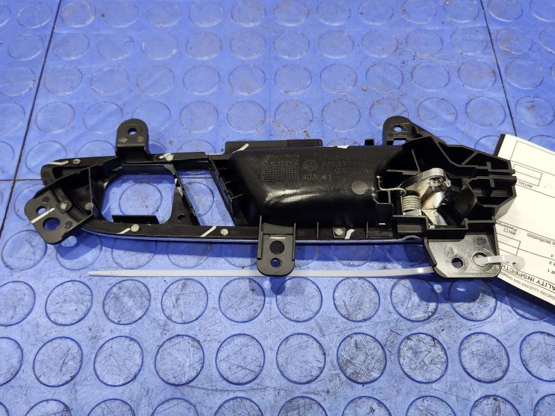 2018 Volkswagen Passat Inside Door Handle