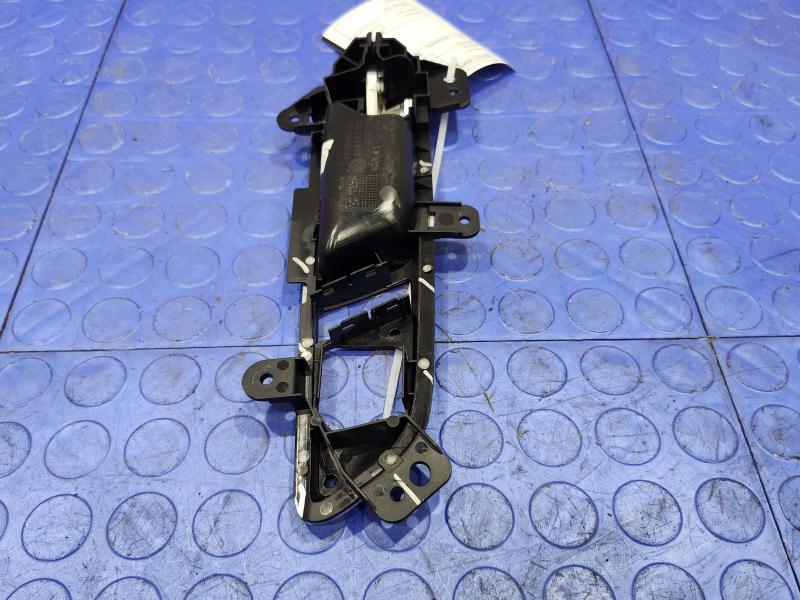 2018 Volkswagen Passat Inside Door Handle