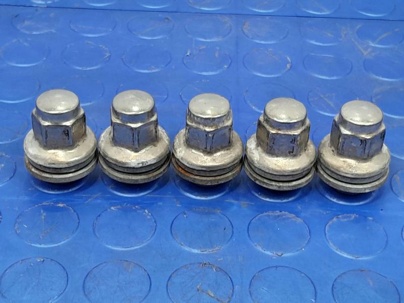 2018 Jaguar XE Lug Nuts