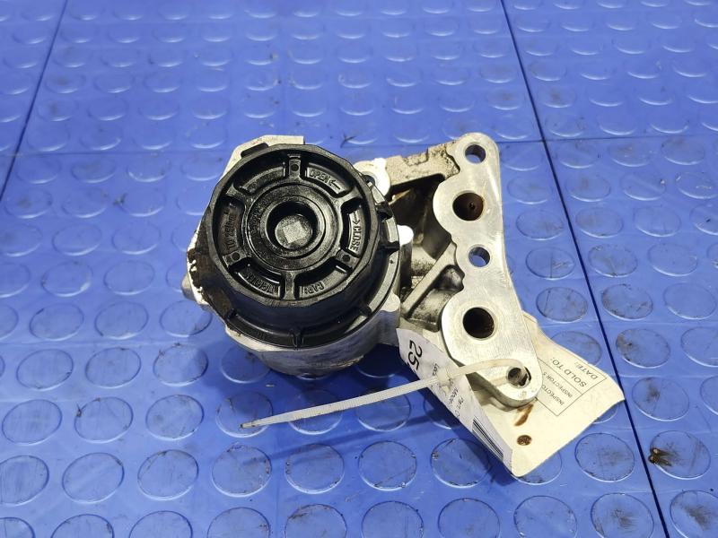 2011 Toyota Prius Oil Filter Housing