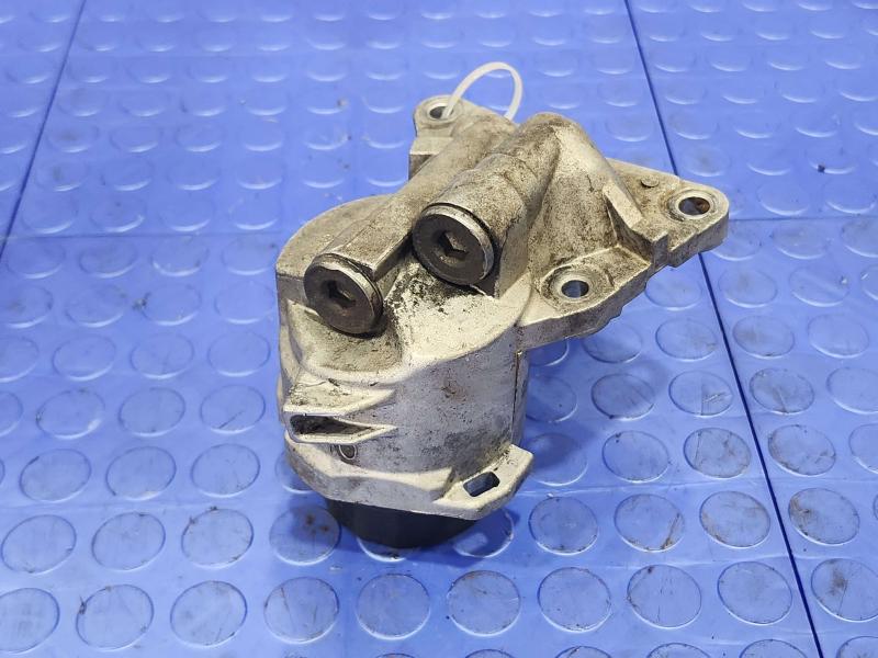 2011 Toyota Prius Oil Filter Housing
