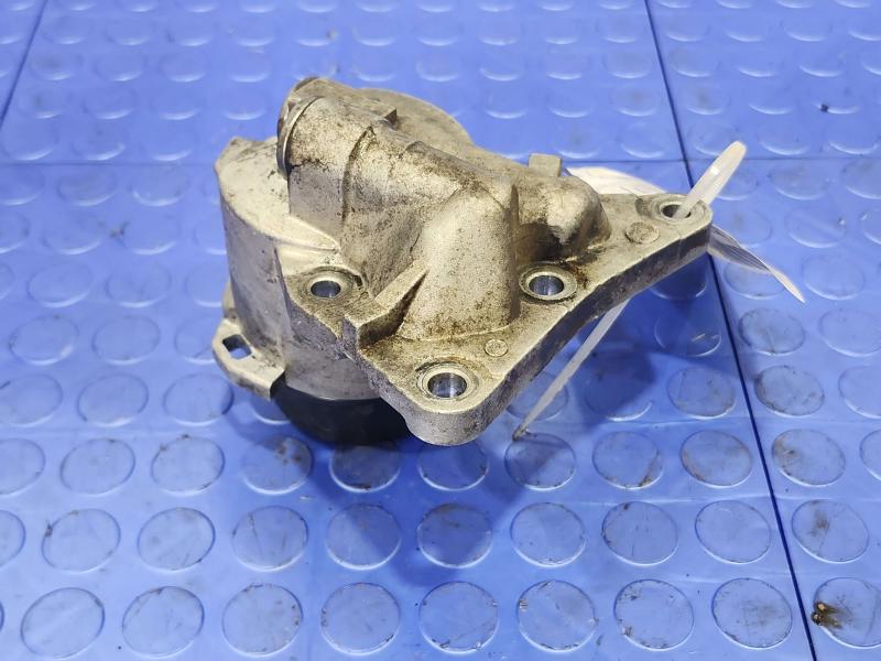 2011 Toyota Prius Oil Filter Housing