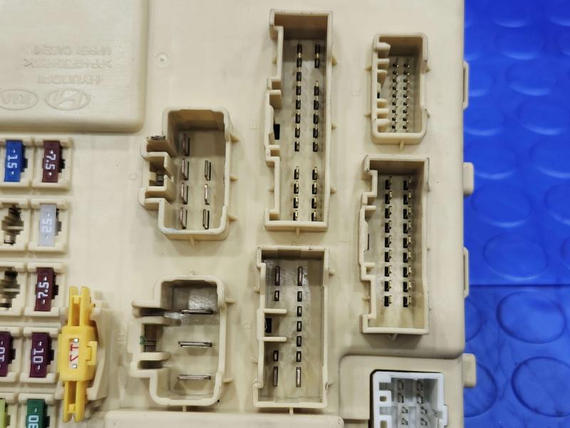 2011 Kia Sorento Cabin Fuse Box