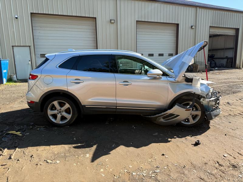 2017 Lincoln MKC Center Pillar