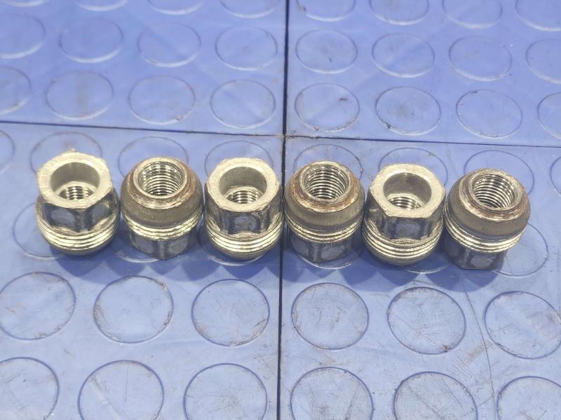2014 Chevrolet Silverado 1500 Lug Nuts