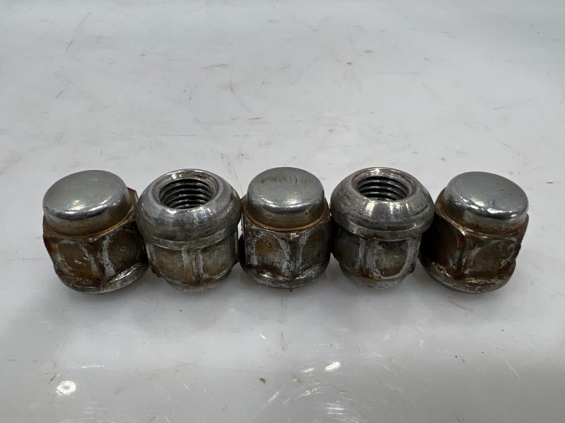 2003 Honda CR-V Lug Nuts