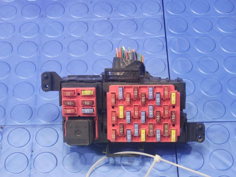 2003-2005 Lincoln Towncar Cabin Fuse Box Relay Junction Block Genuine OEM