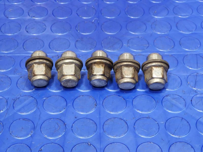 2010 Toyota Prius Lug Nuts