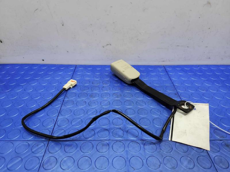 2010 Subaru Legacy Front Seat Belt