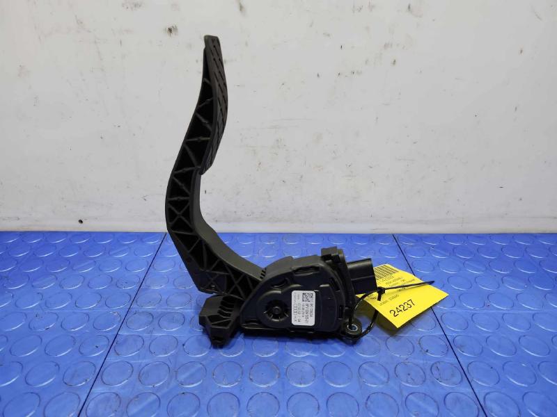 2010-2016 Audi A4 Accelerator Pedal Assembly Genuine OEM Part 8K1723523A