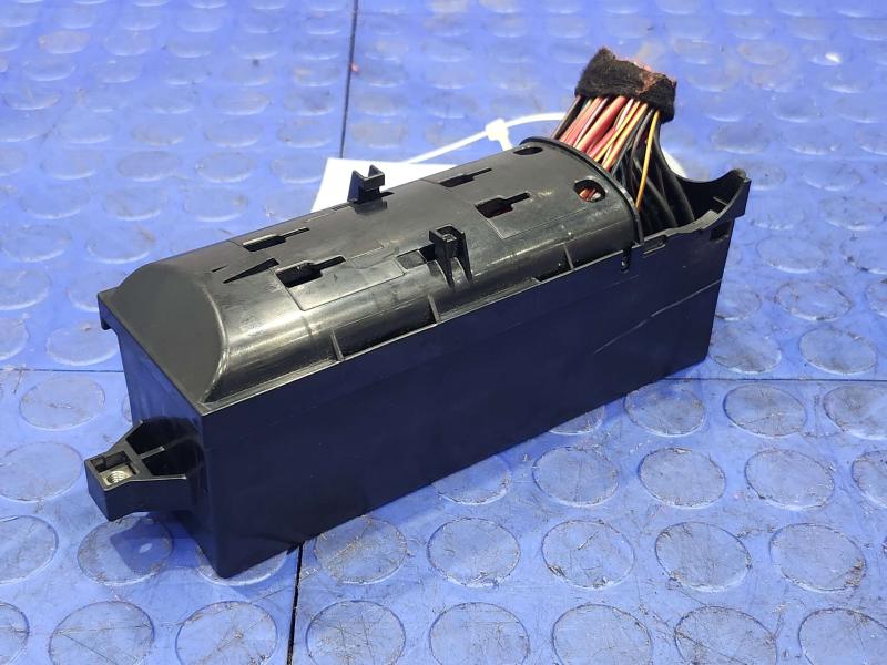 2020 Volkswagen Passat Cabin Fuse Box