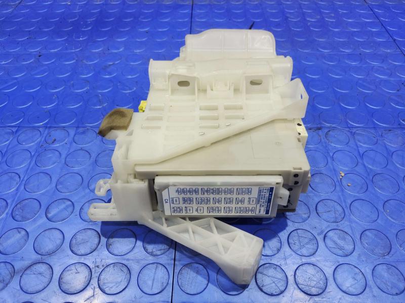 2010-2011 Toyota Prius Driver Instrument Panel Junction Block OEM 82730-47450