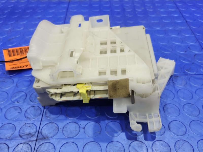2010-2011 Toyota Prius Driver Instrument Panel Junction Block OEM 82730-47450