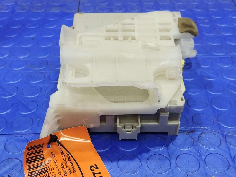 2010-2011 Toyota Prius Driver Instrument Panel Junction Block OEM 82730-47450