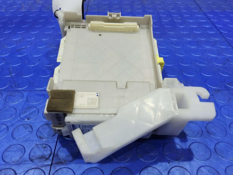 2010-2011 Toyota Prius Driver Instrument Panel Junction Block OEM 82730-47450
