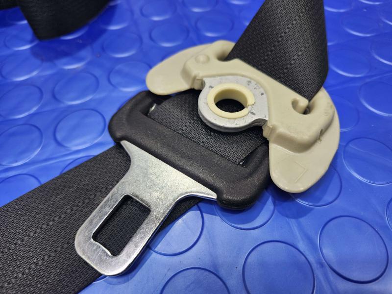 2011 Infiniti QX56 Rear Seat Belt