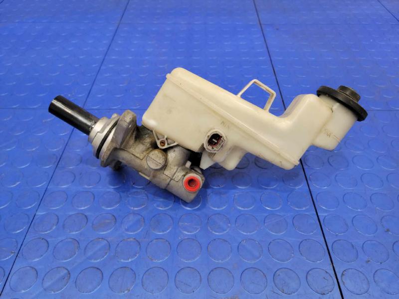 2014-2017 Toyota Camry Brake Master Cylinder Assembly Genuine OEM 4720106443