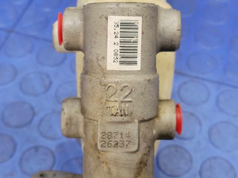 2014-2017 Toyota Camry Brake Master Cylinder Assembly Genuine OEM 4720106443