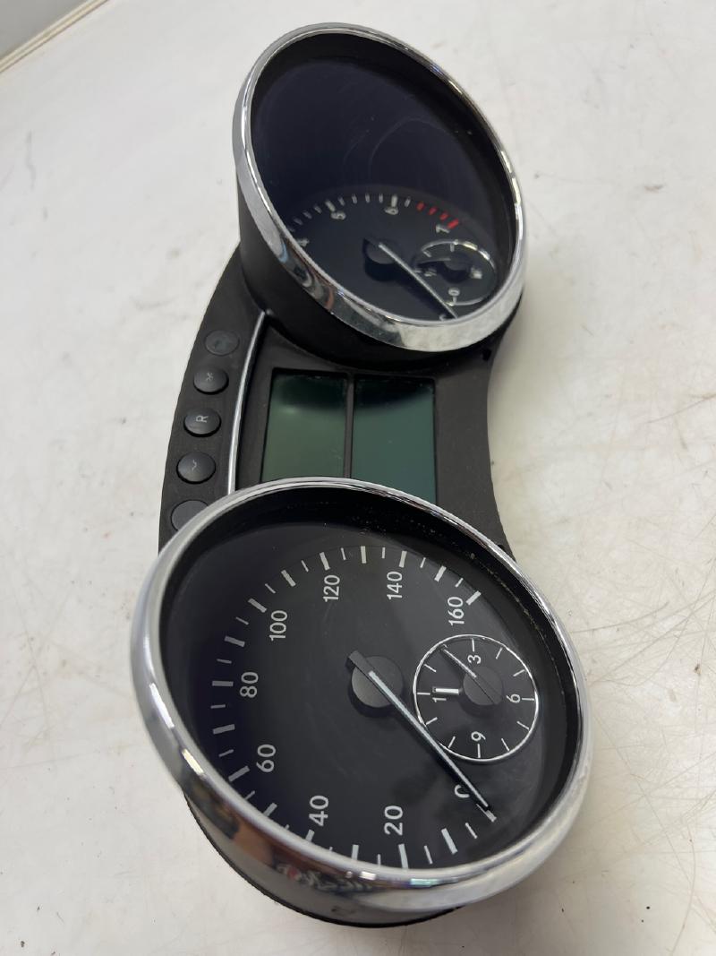 2008 Mercedes R-Class Speedometer