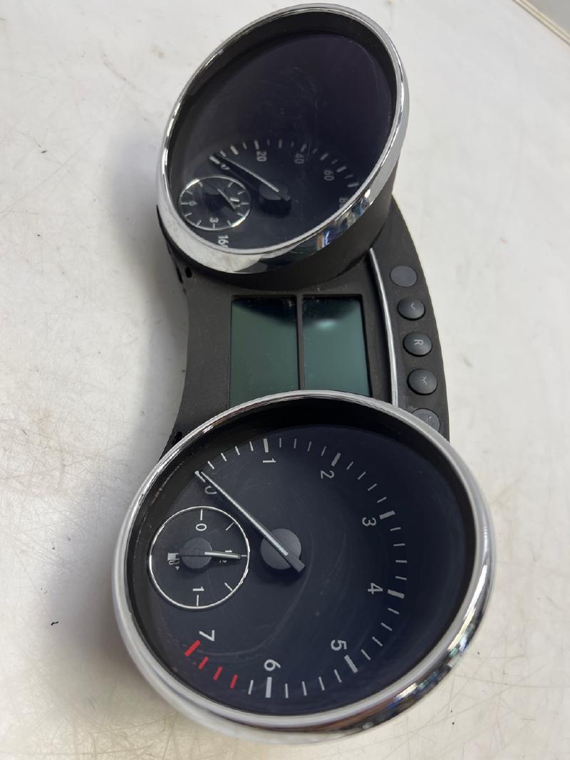 2008 Mercedes R-Class Speedometer