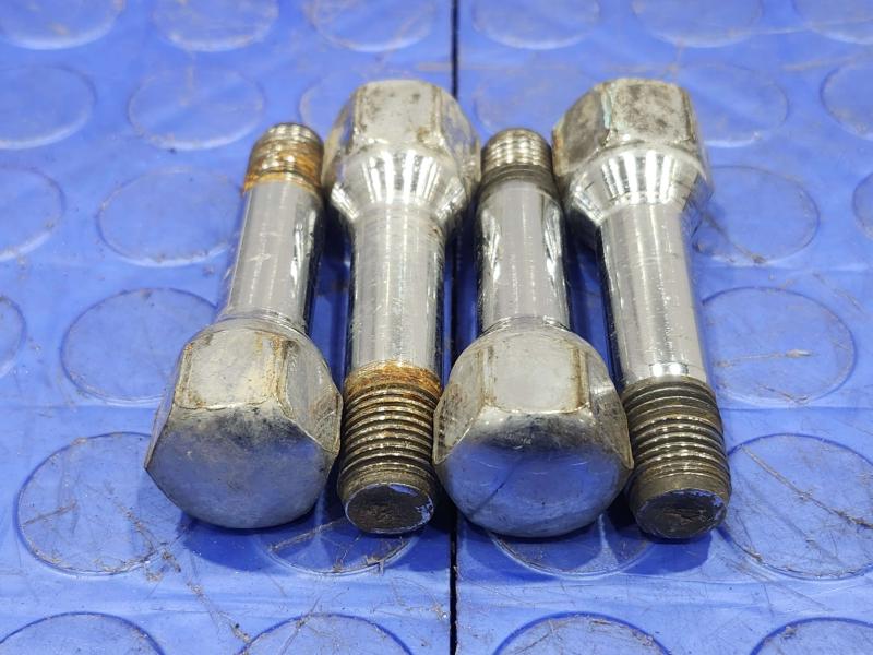 2011 Maserati Quattroporte Lug Nuts