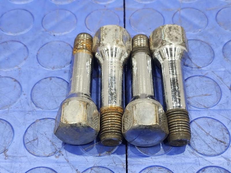 2011 Maserati Quattroporte Lug Nuts