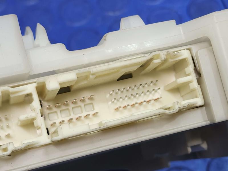 2013 Toyota Prius Cabin Fuse Box