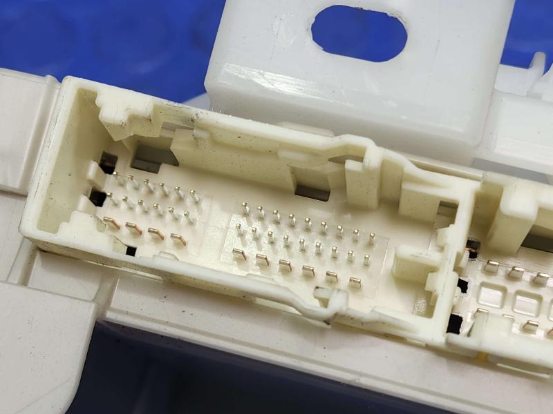 2013 Toyota Prius Cabin Fuse Box