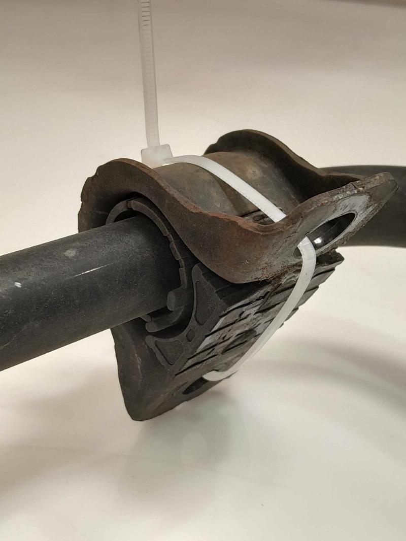 2014 - 2018 Jeep Cherokee Rear Stabilizer Bar Swaybar OEM 68157895AE