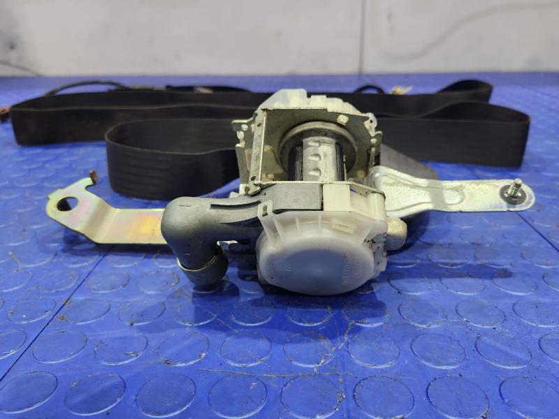 2008 Subaru Legacy Front Seat Belt