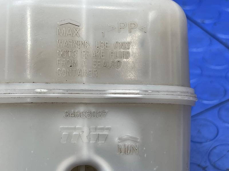 2002-2005 Jeep Liberty Brake Master Cylinder Assembly Genuine OEM 05072526AA