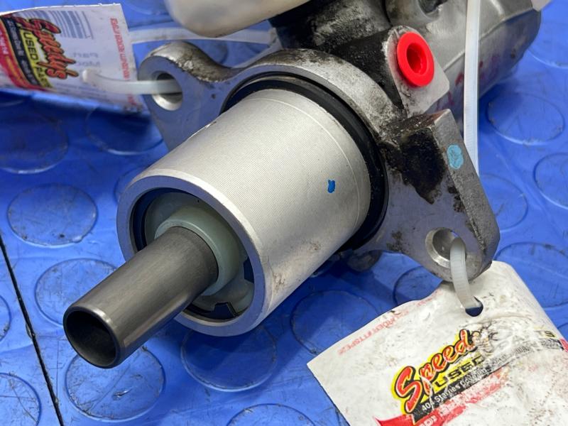 2002-2005 Jeep Liberty Brake Master Cylinder Assembly Genuine OEM 05072526AA