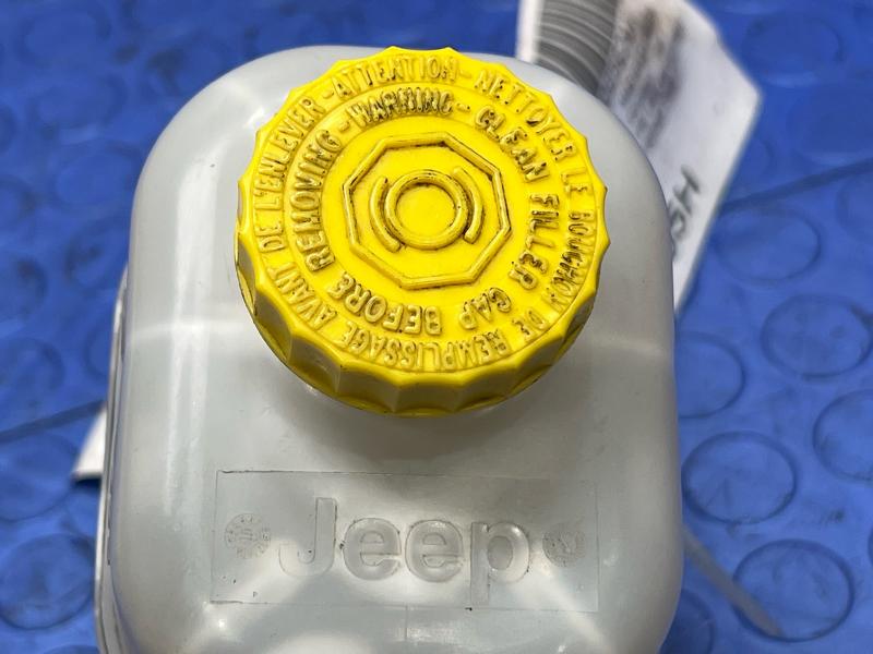 2002-2005 Jeep Liberty Brake Master Cylinder Assembly Genuine OEM 05072526AA