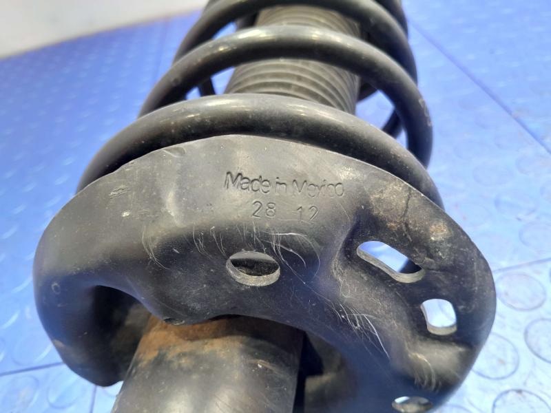 2013 Volkswagen Beetle Strut Assembly