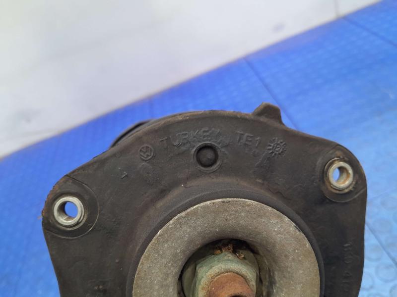 2013 Volkswagen Beetle Strut Assembly