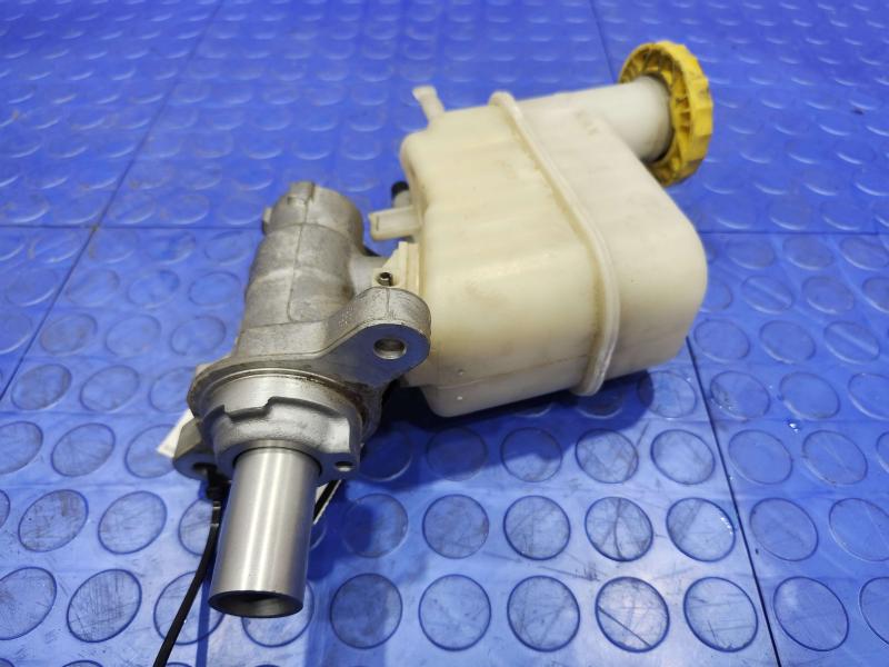 2015-2017 Chrysler 200 Brake Master Cylinder Assembly Genuine OEM 68245358AA