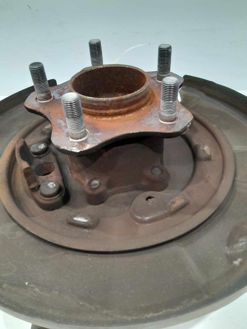 2015 Nissan Pathfinder Rear Knuckle/Stub Axle