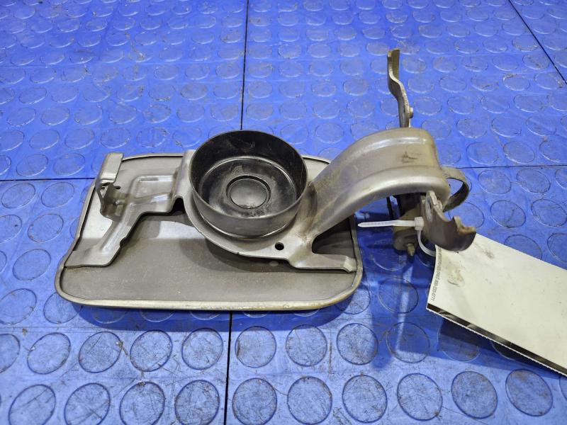 2013 Chrysler 300 Fuel Tank Door