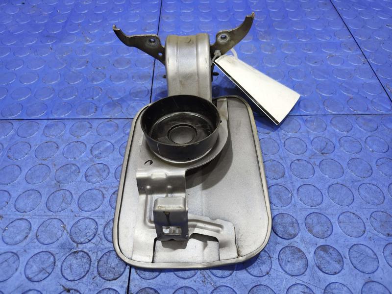 2013 Chrysler 300 Fuel Tank Door
