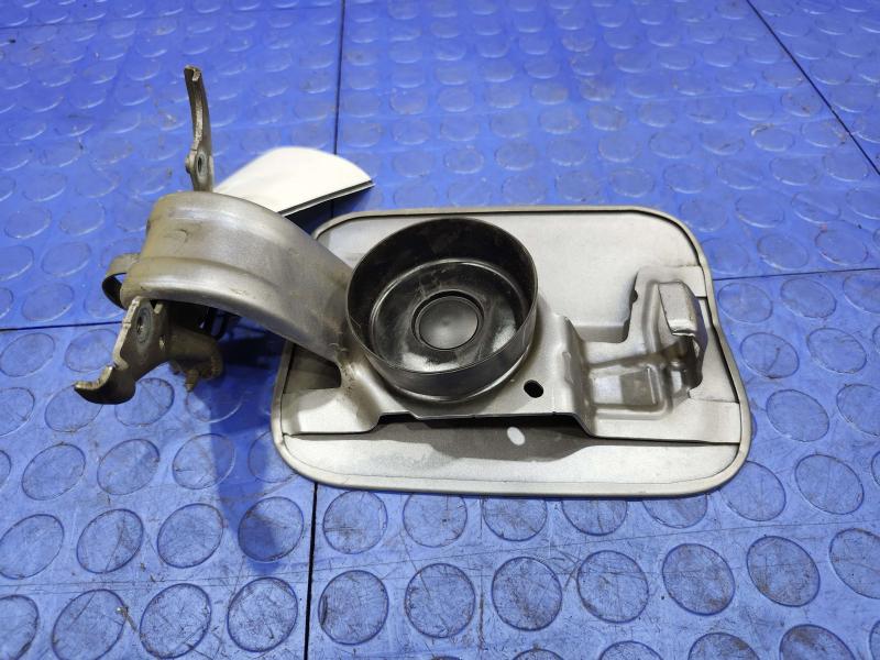 2013 Chrysler 300 Fuel Tank Door