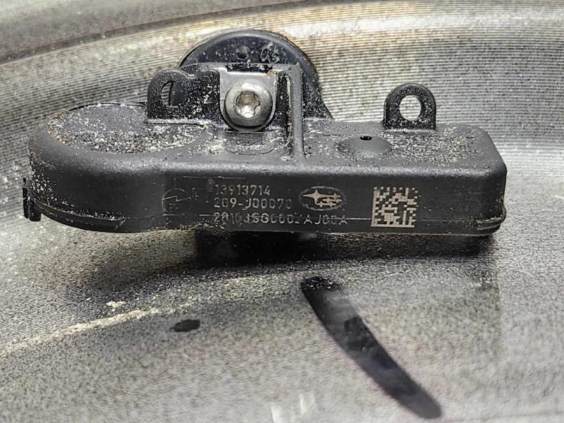 2015 Subaru Legacy Wheel
