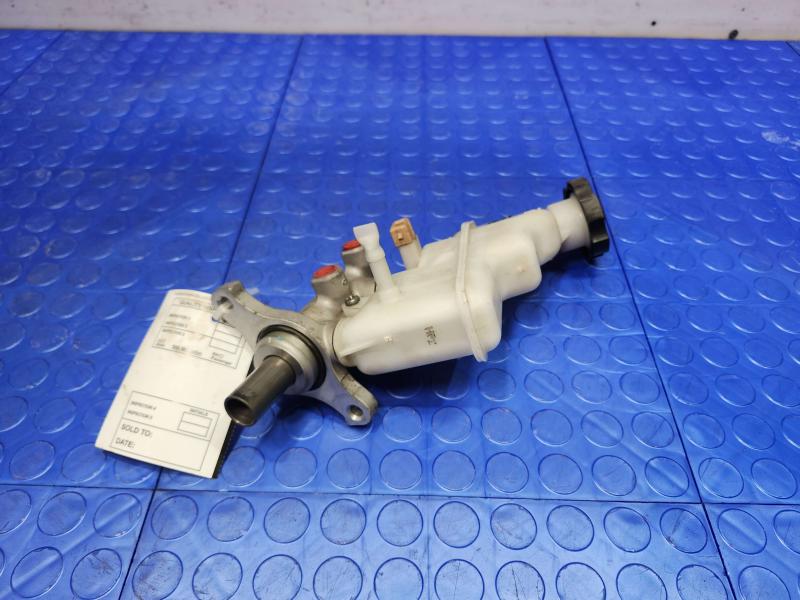 2012-2017 Hyundai Accent OEM Brake Master Cylinder Assembly Genuine 585101R200