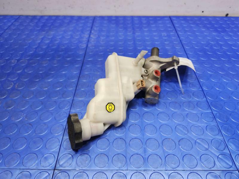 2012-2017 Hyundai Accent OEM Brake Master Cylinder Assembly Genuine 585101R200