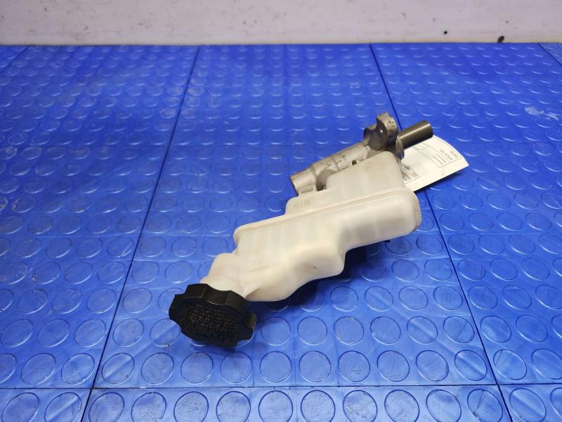 2012-2017 Hyundai Accent OEM Brake Master Cylinder Assembly Genuine 585101R200