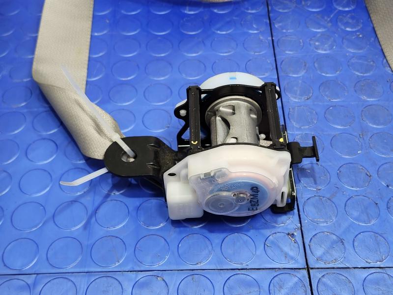 2016 Kia Sedona Rear Seat Belt