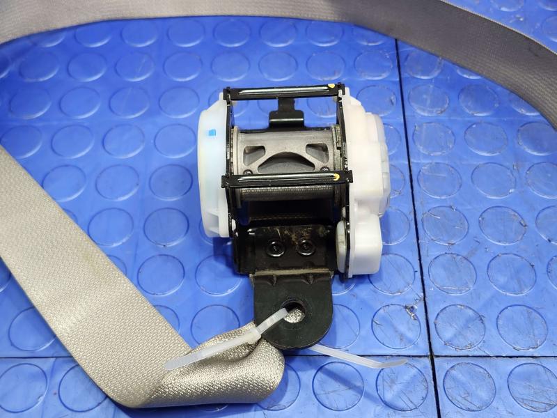 2016 Kia Sedona Rear Seat Belt